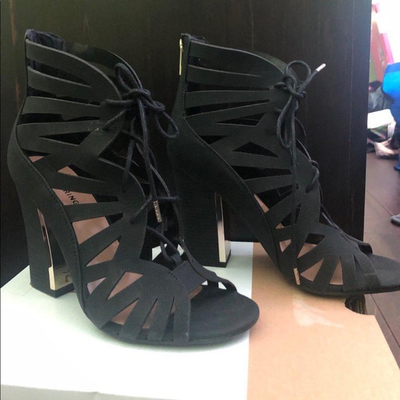 Black block heels - Picture 2 of 4